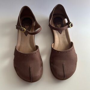 Dansko Gabrielle Nubuck Tan Brown Shoes Size 39